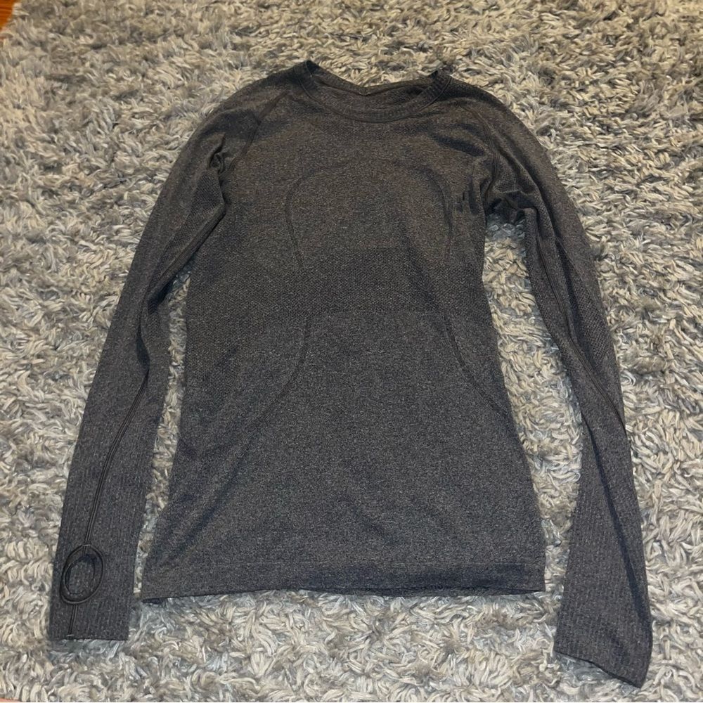 Lululemon dark grey swiftly long sleeve size 6